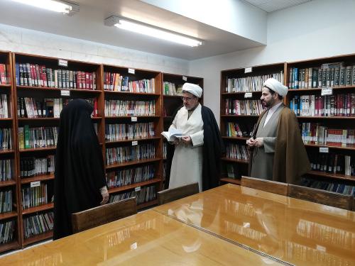 حجت الاسلام برزو -بازدید از کتابخانه اداره مهارتی