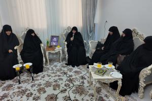 دیدار مدیر جامعه الزهرا با خانواده شهید التمیمی (1)