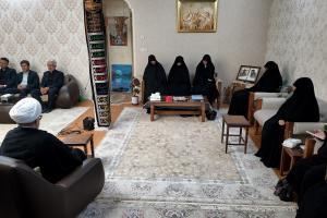 دیدار مدیر جامعه الزهرا با خانواده شهید باقری (5)