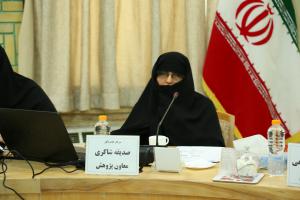 خانم شاکری معاون پژوهش (2)